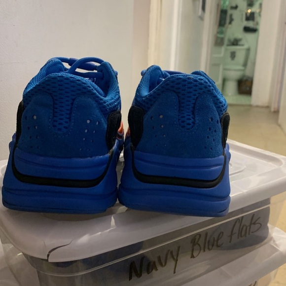 Yezzys size 8w / 5.5 - Picture 5 of 8